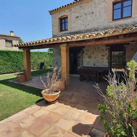 Casa Con Piscina Comunitaria En *