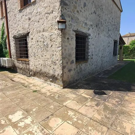 Casa Con Piscina Comunitaria En * Torroella de Fluvia
