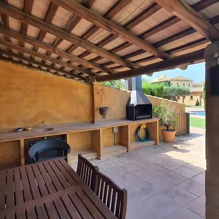Casa Con Piscina Comunitaria En Holiday home Torroella de Fluvia