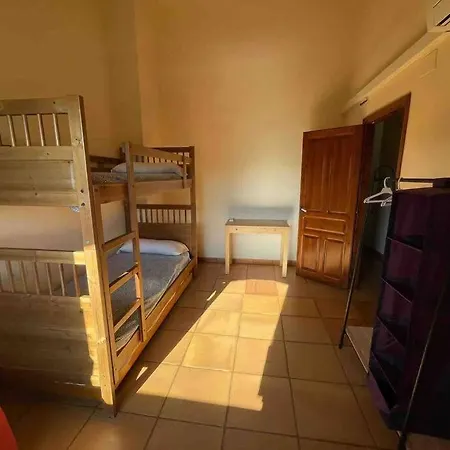 Casa Con Piscina Comunitaria En * Torroella de Fluvia