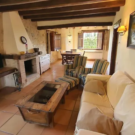 Casa Con Piscina Comunitaria En Holiday home Torroella de Fluvia