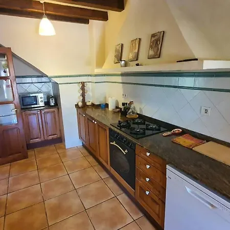 Casa Con Piscina Comunitaria En *